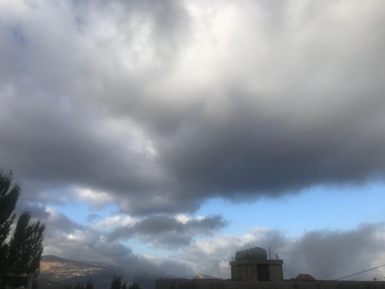 بالصور- فجر خريفي بارد في المناطق الجبلية الشمالية